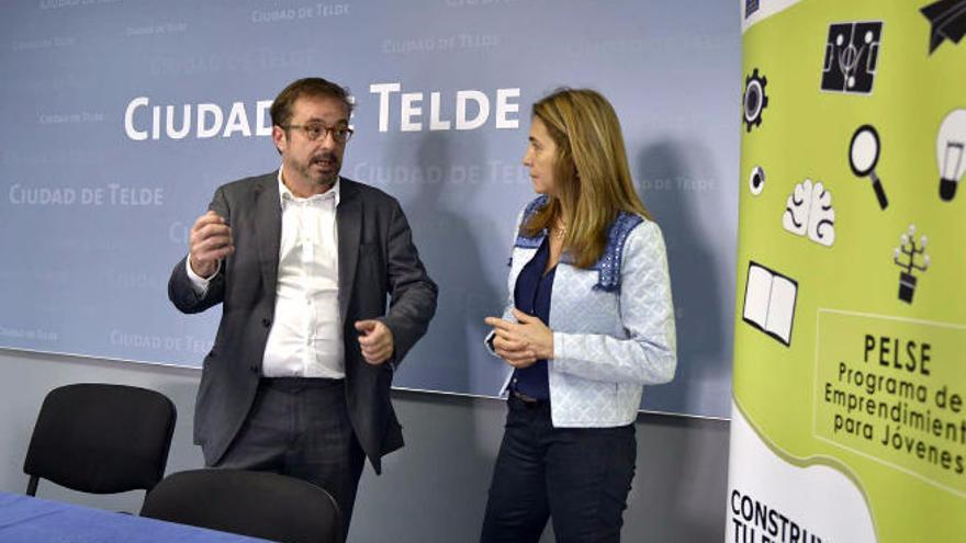Raúl García Brink y Soledad Hernández en la presentación de un programa de emprendimiento en Telde.