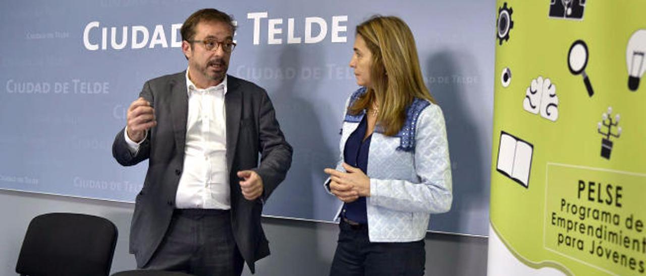 Raúl García Brink y Soledad Hernández en la presentación de un programa de emprendimiento en Telde.