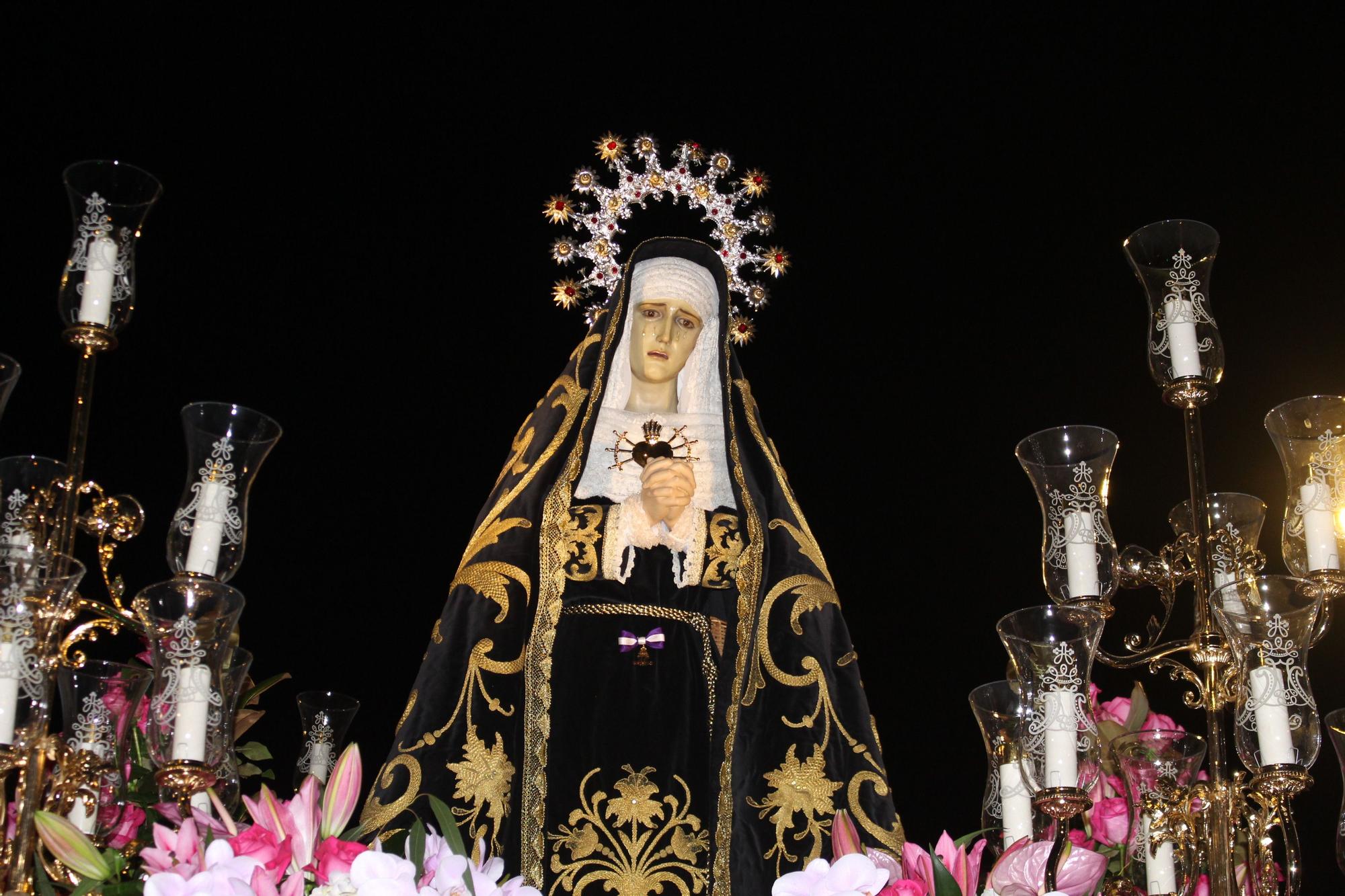 La Dolorosa del Cabanyal desfila con cinco falleras mayores de València