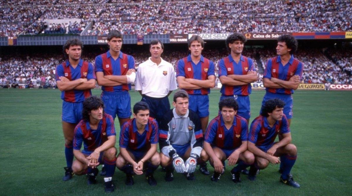 Cruyff, con los fichajes de 1988. Arriba: López Rekarte, Julio Salinas, Soler, Manolo Hierro y Serna. Abajo, Bakero, Valverde, Unzué, Eusebio y Begiristain.