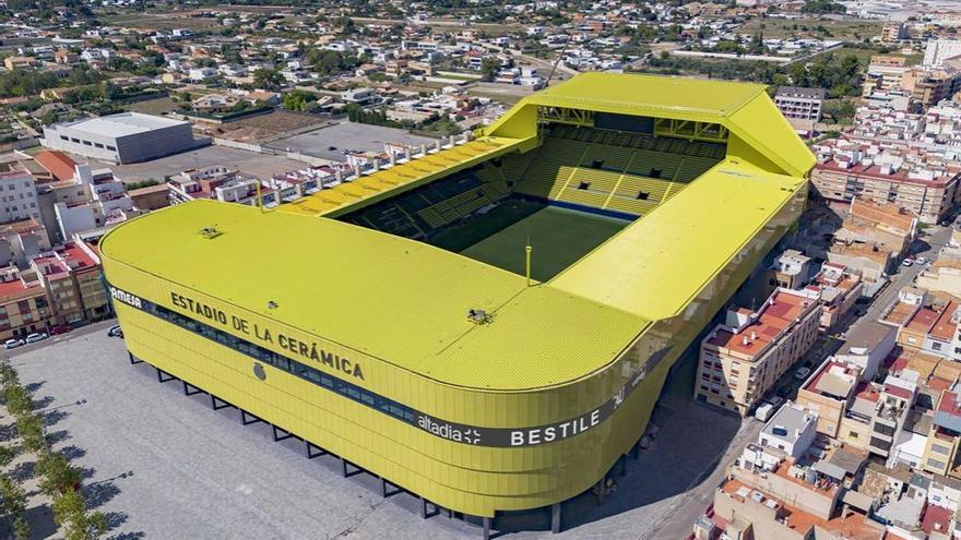 Las novedosas pantallas de la fachada del Estadio de la Cerámica