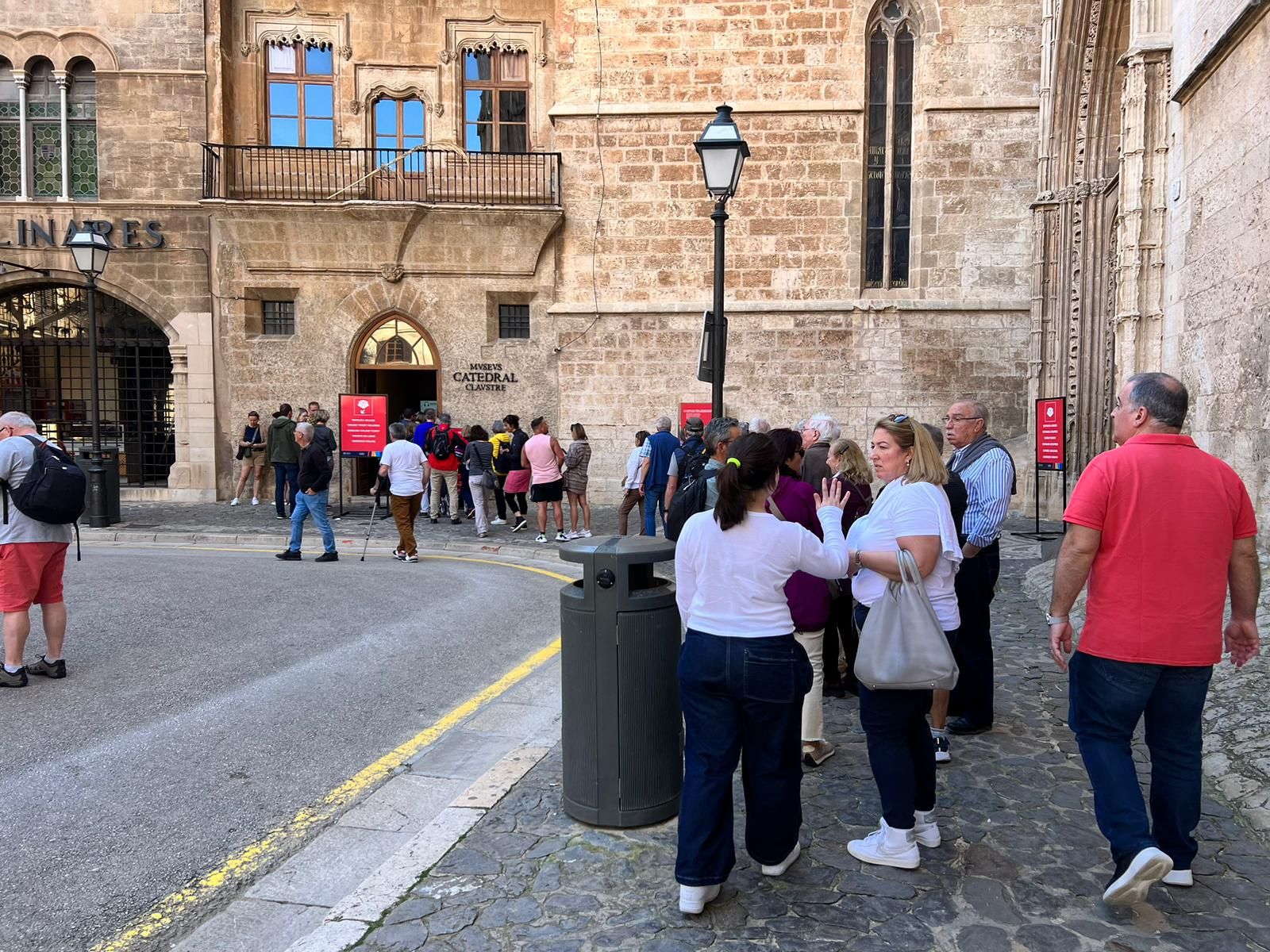 Las fotos del desembarco de cruceristas que han saturado el centro de Palma