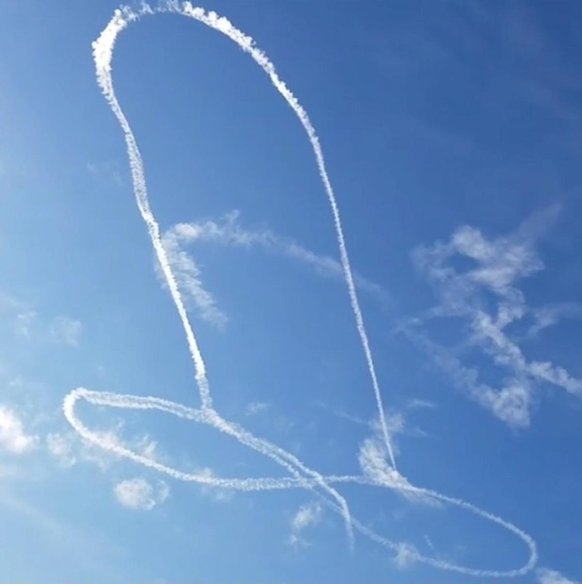 A giant image of a penis drawn by a U.S. Navy air crew with the exhaust of an advanced fighter jet is seen in skies over Okanogan County in Washington state, U.S., November 16, 2017 in this picture obtained from social media. INSTAGRAM @RREED.69/Social media/via REUTERS   THIS IMAGE HAS BEEN SUPPLIED BY A THIRD PARTY. MANDATORY CREDIT.NO RESALES. NO ARCHIVES. TEMPLATE OUT.