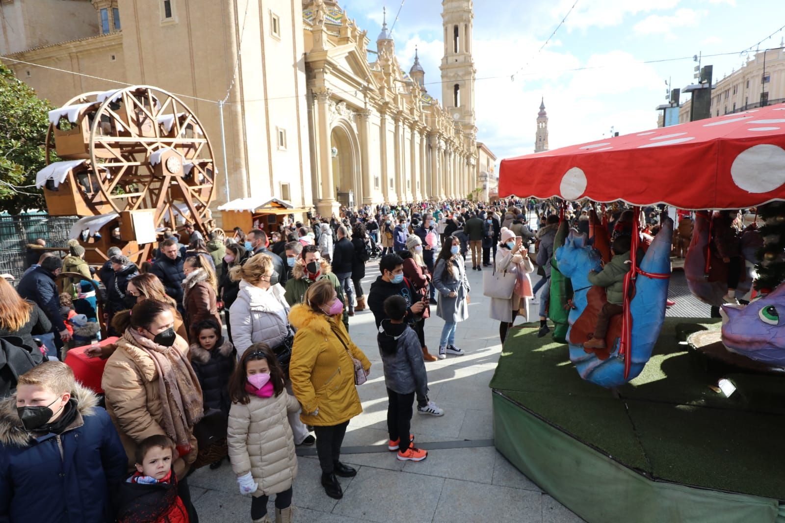 La Navidad se vive en la plaza del Pilar