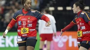 Dortmund (Germany), 02/12/2025.- Kaba Gassama Cissokho (L) and Maitane Echeverria Martinez of Spain celebrate during the IHF Womens Handball World Championship 2025 match between Spain and Serbia in Dortmund, Germany, 02 December 2025. (Balonmano, Alemania, España) EFE/EPA/CHRISTOPHER NEUNDORF