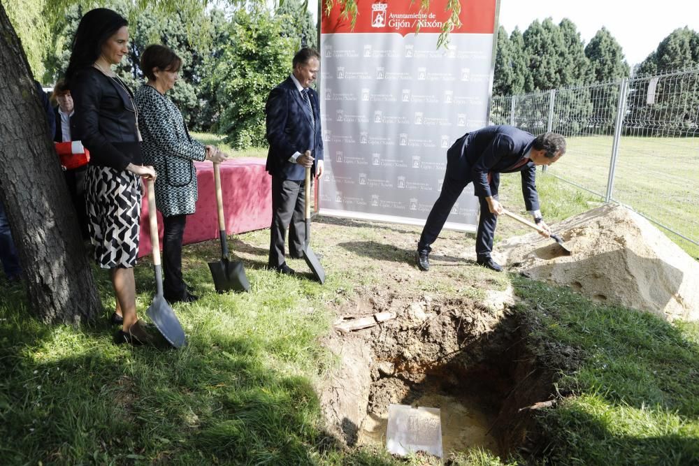 Colocación de la primera piedra del nuevo edificio de la incubadora de Impulsa