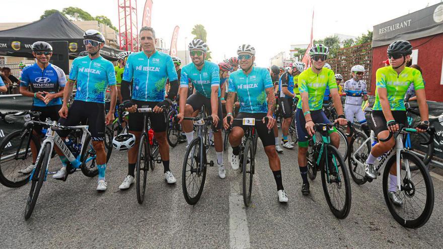 Valverde, Indurain, Contador y Pereiro tomaron la salida en la Vuelta Cicloturista a Ibiza.  | TONI ESCOBAR