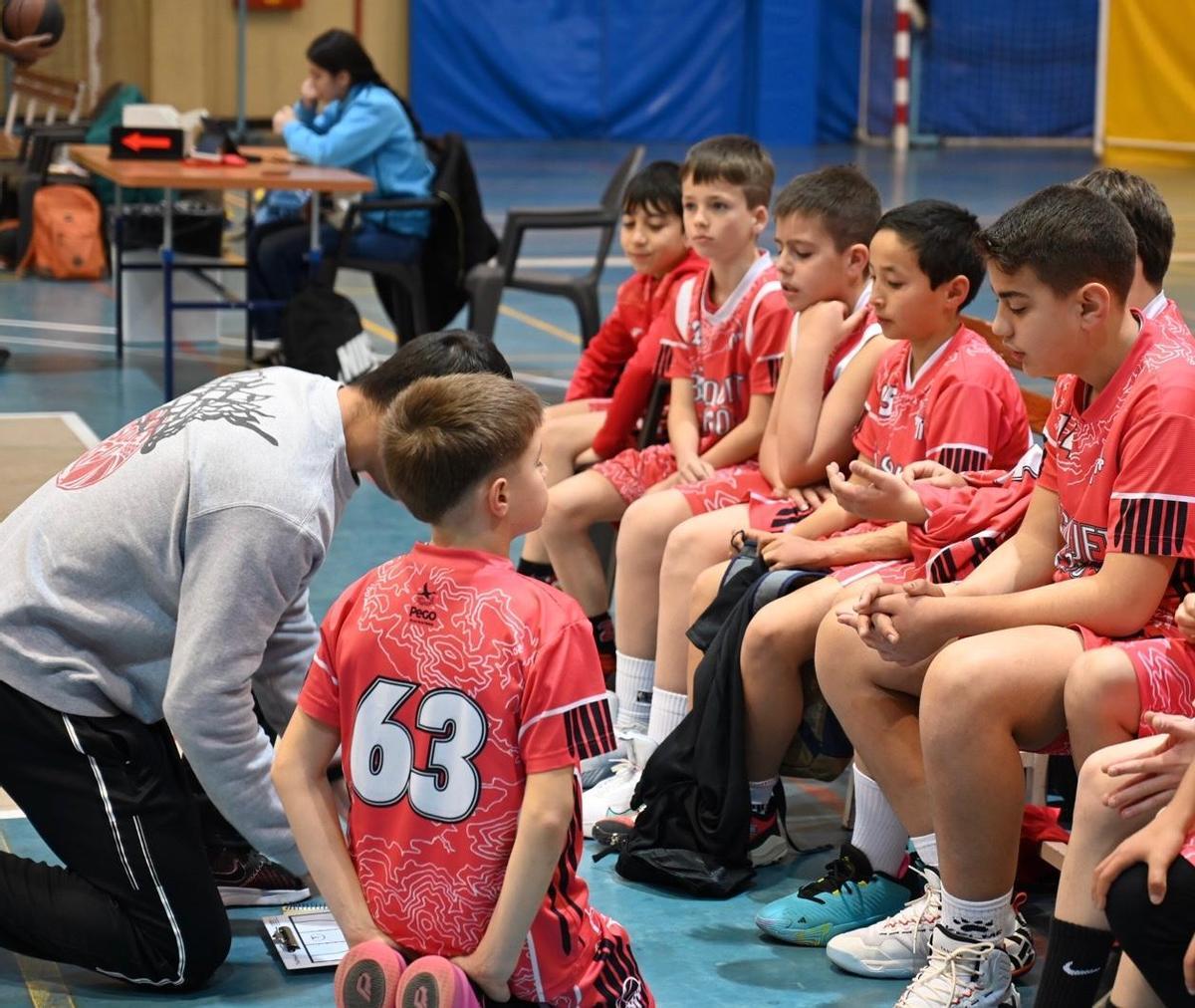 La iniciativa solidaria “Canastas Contra el Cáncer Infantil” de El Campello, en imágenes