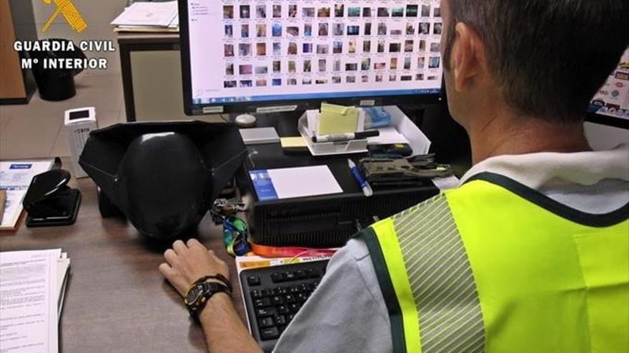 Un joven de Badajoz suplanta a una menor para obtener fotos de una amiga