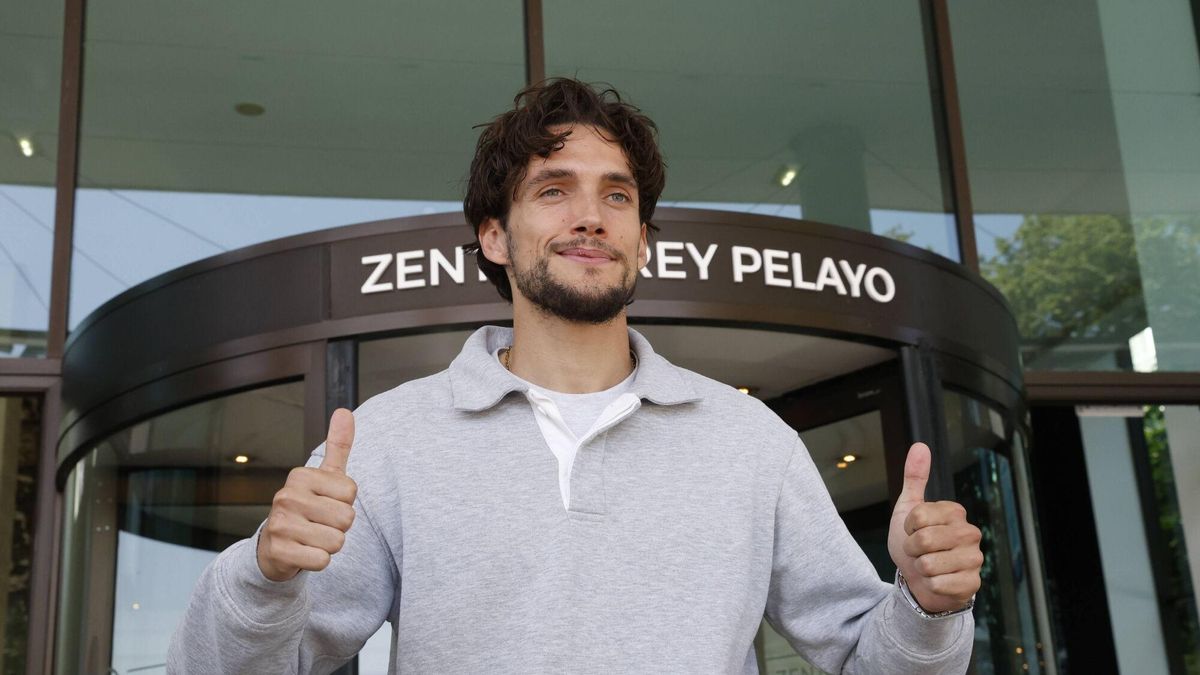Alexandre Corredera, nuevo fichaje del Sporting a su llegada a Gijón