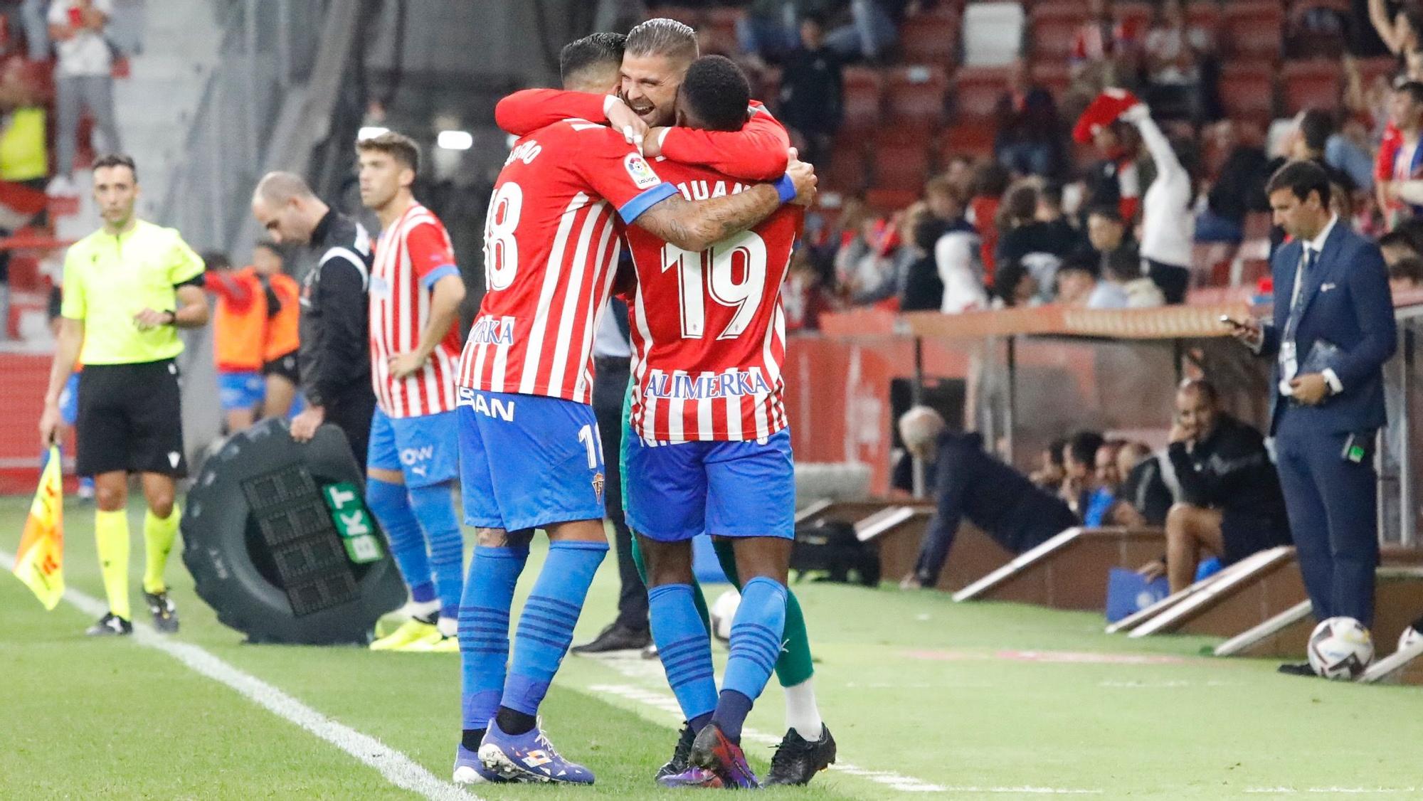 En imágenes: El Sporting consigue los tres puntos ante el Ibiza en un partido muy disputado