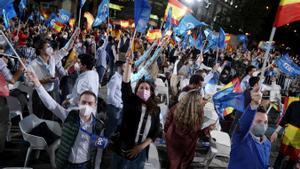 Fiesta PP en la sede del partido, después de conocer los resultados electorales.