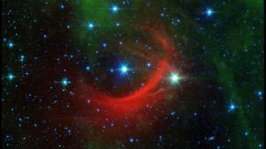 La estrella rebelde Kappa Cassiopeiae establece un arco de choque brillante en su paso fugaz.