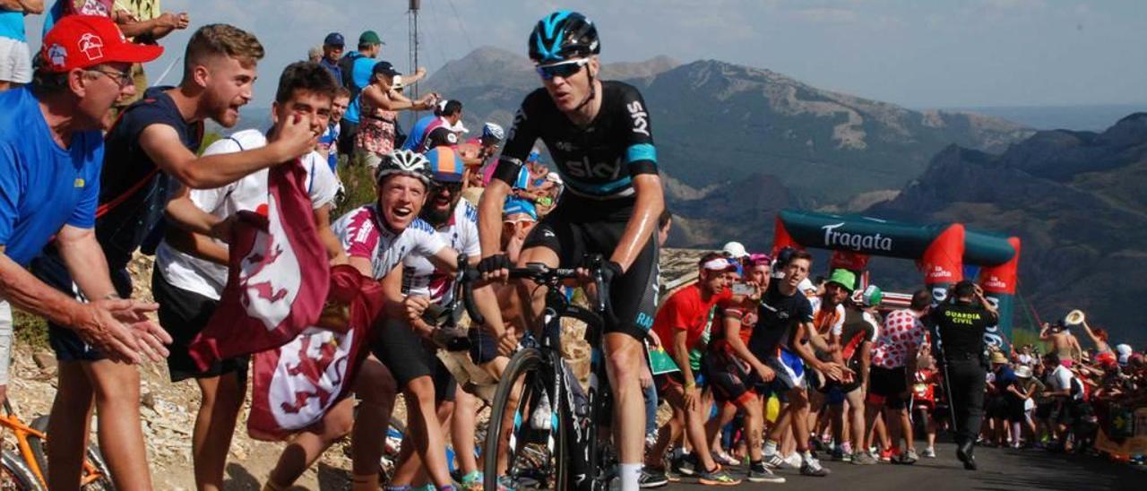 Chris Froome, durante la última Vuelta, en la subida a La Camperona.