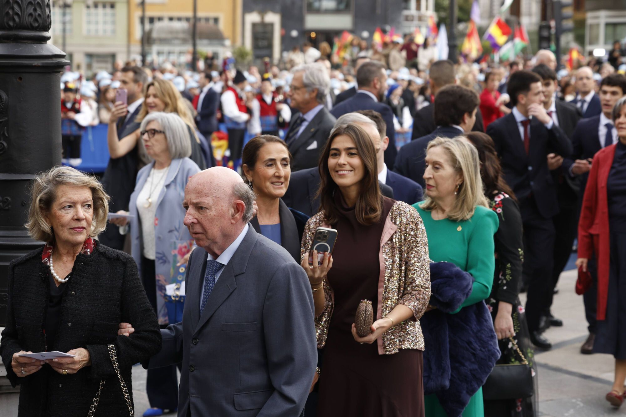 Así fue la llegada de los invitados a los premios "Princesa de Asturias" y su paso por la alfombra azul