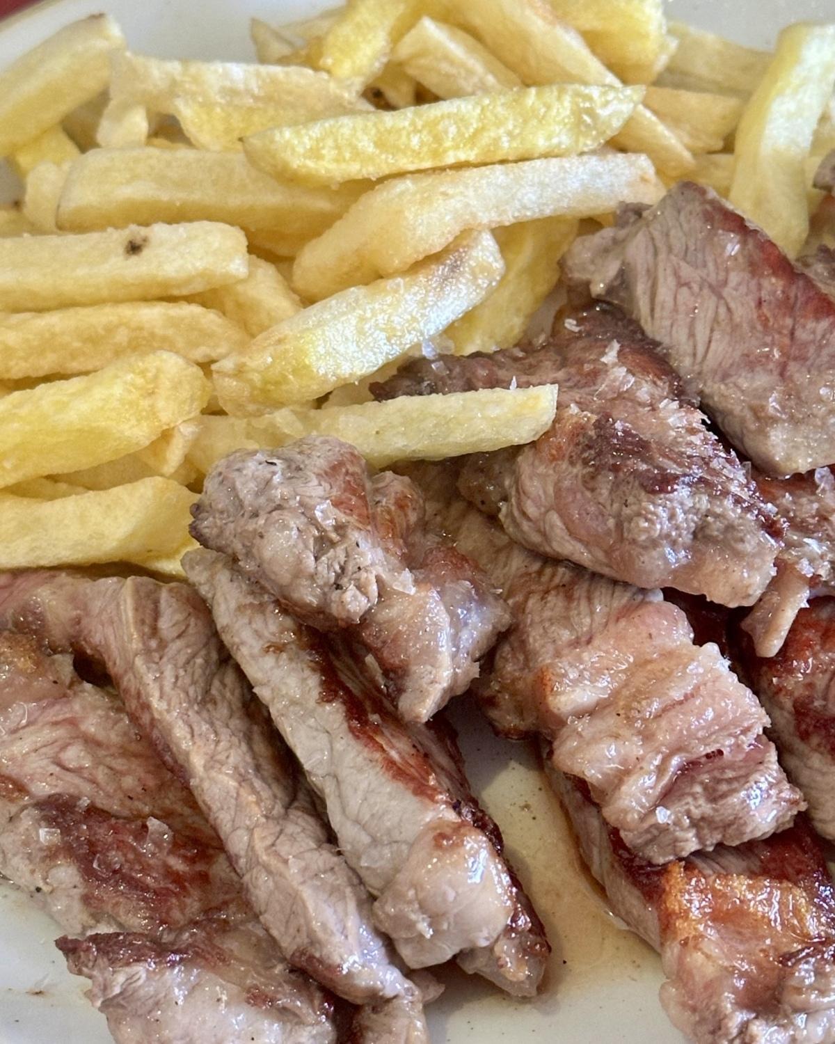 Lacarne a la plancha es todo un acierto en el restaurante