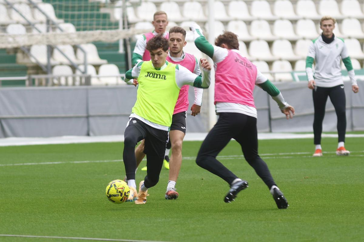 El primer entrenamiento del año del Córdoba en El Arcángel, en imágenes