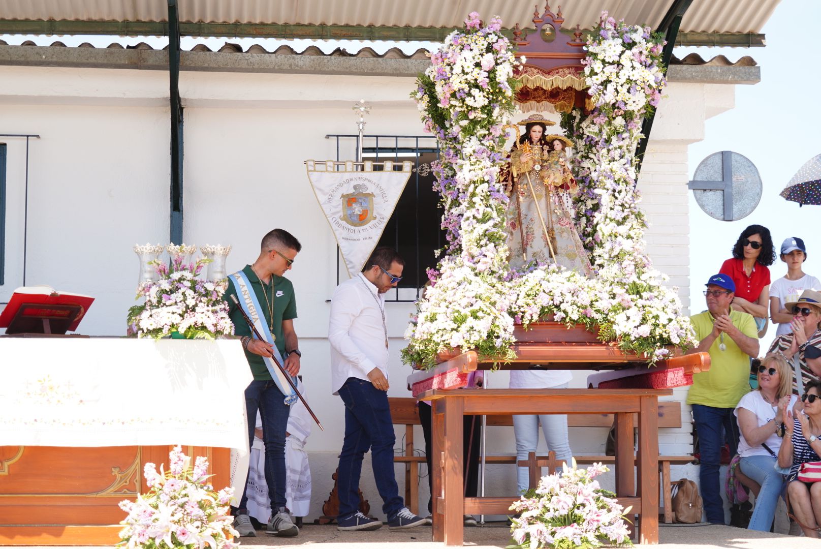 La Virgen de la Antigua regresa a Hinojosa del Duque rodeada de romeros