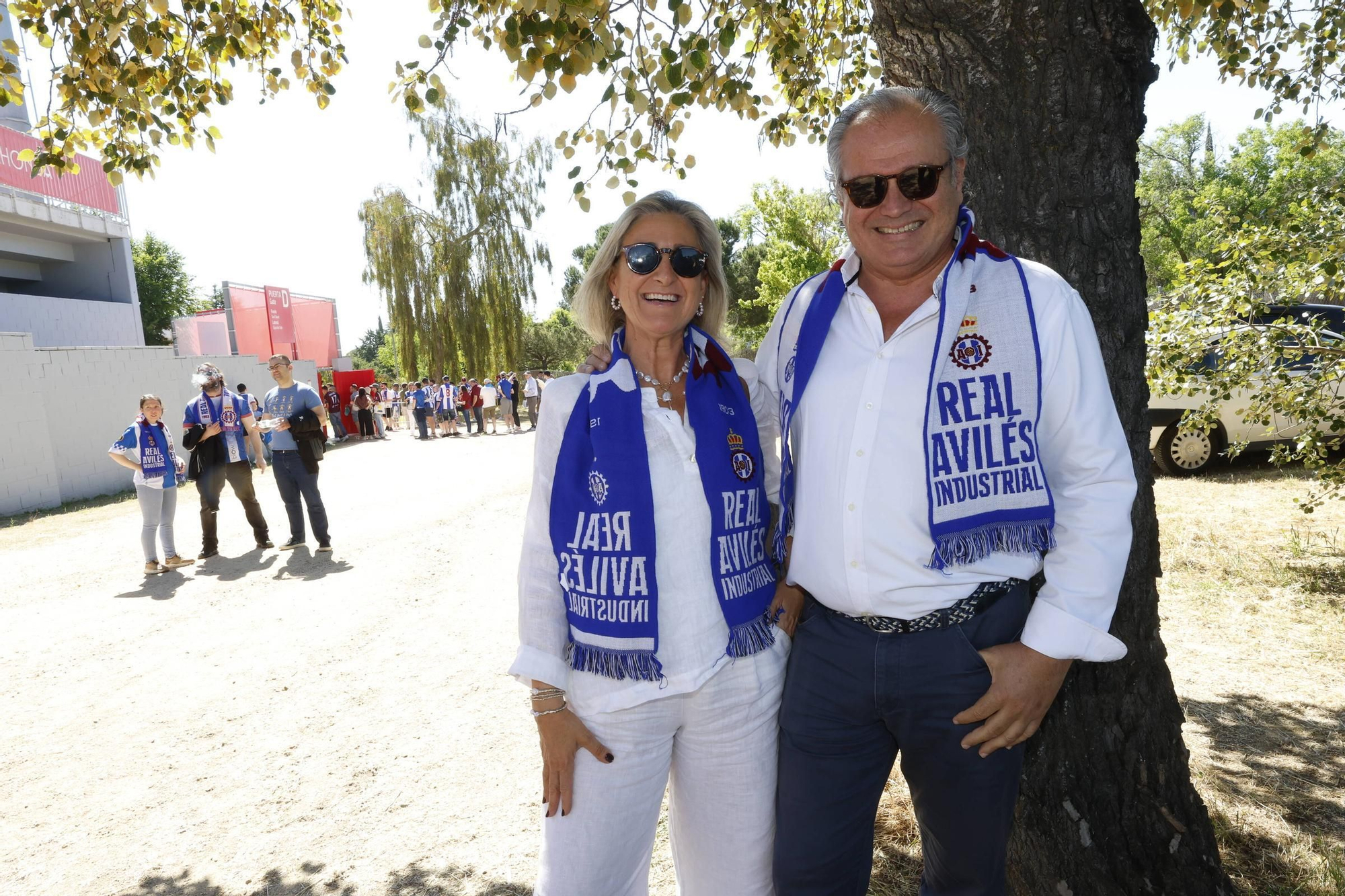 EM IMÁGENES: Multitudinario recibimiento al Avilés en su llegada al campo del Rayo Majadahonda