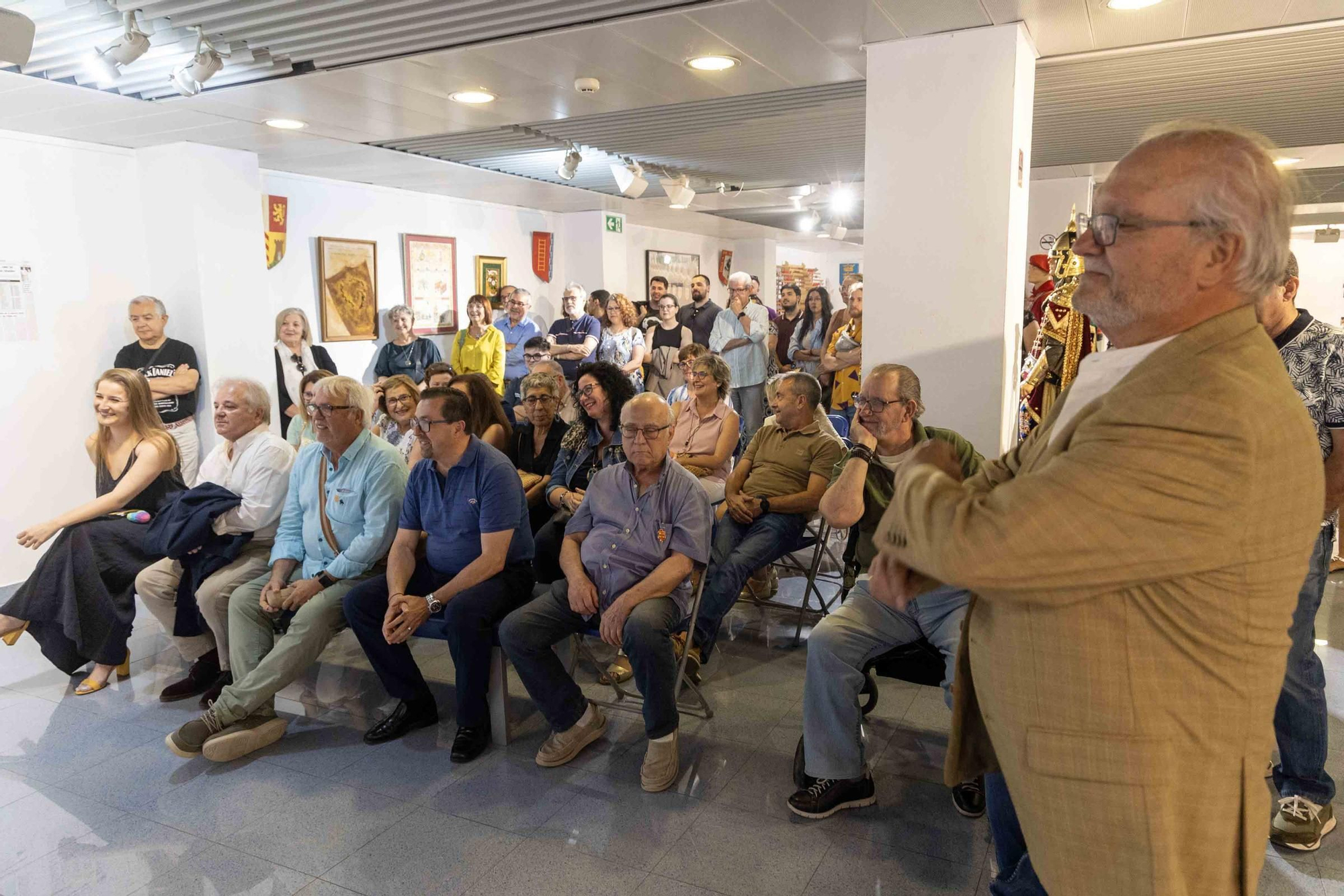 La Fila Navarros de San Blas expone sus 50 años de historia en el Club Información.