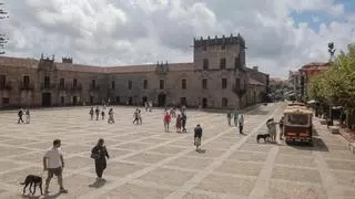 Una ruta motera solidaria de la Guardia Civil sale de Cambados