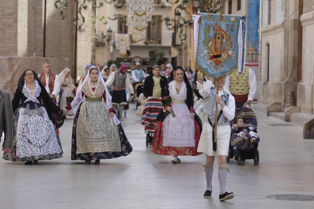 Todas las fotos de la ofrenda del 18 de marzo por la calle San Vicente hasta la 16:30 horas