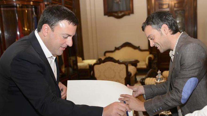 Valentín González Formos y Xulio Ferreiro, en un acto público.