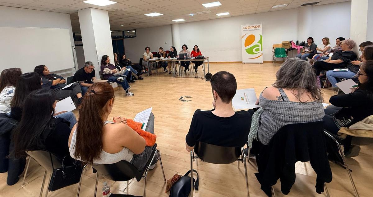 Asistentes a la asamblea colegial de este viernes.