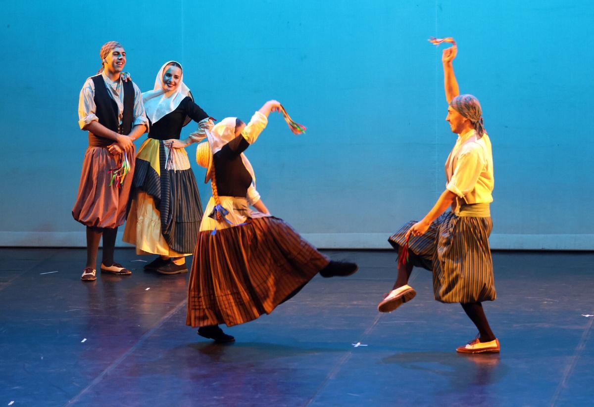 GALERIA | L’Esbart Dansaire Santvicentí estrena espectacle al Conservatori de Manresa GALERIA | L’Esbart Dansaire Santvicentí estrena espectacle al Conservatori de Manresa