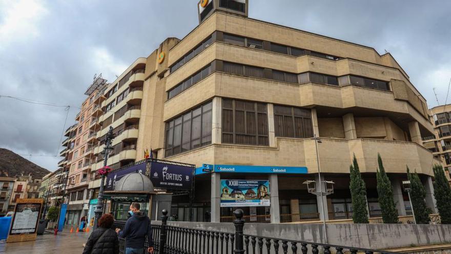 El alquiler del edificio de la CAM cuesta a Orihuela 13.000 € al mes