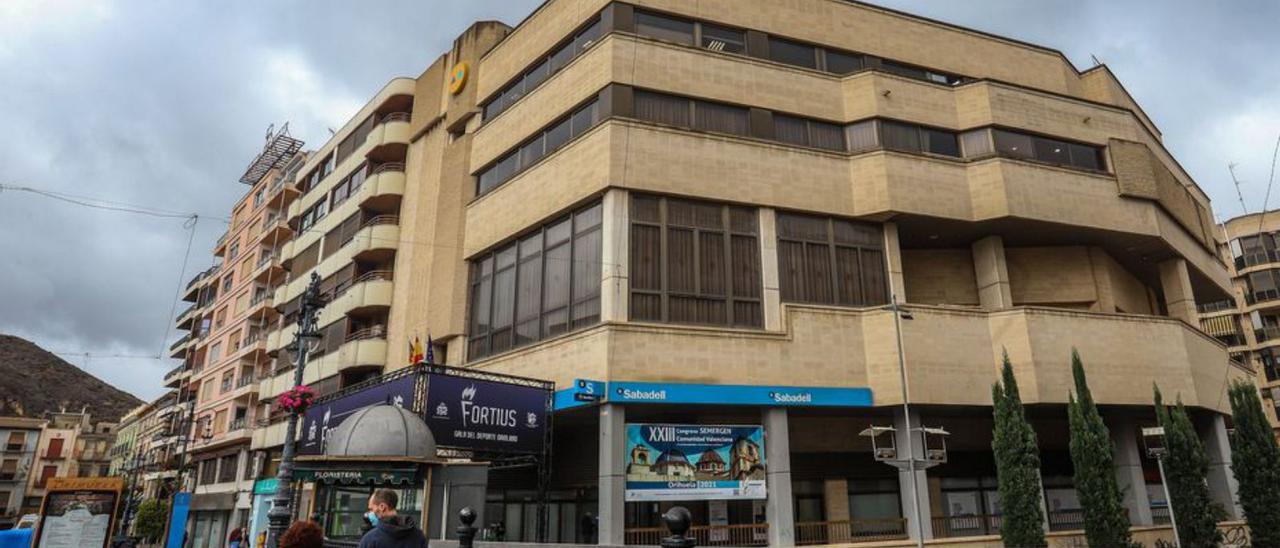 Edificio multiusos de la Fundación CAM en Orihuela. | TONY SEVILLA