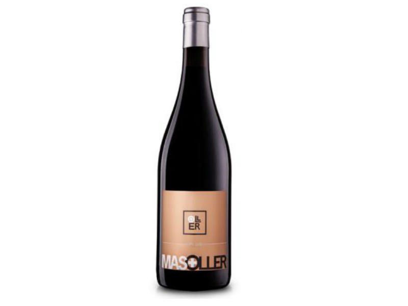 Mas Oller Plus 2013 (negre) | Celler Mas Oller | Puntuació a la Guia Peñín: 93 punts | Preu: Uns 15 euros | Vi amb un color brillant, molt intens amb uns tocs  violetes. Suau, equilibrat i complexe.