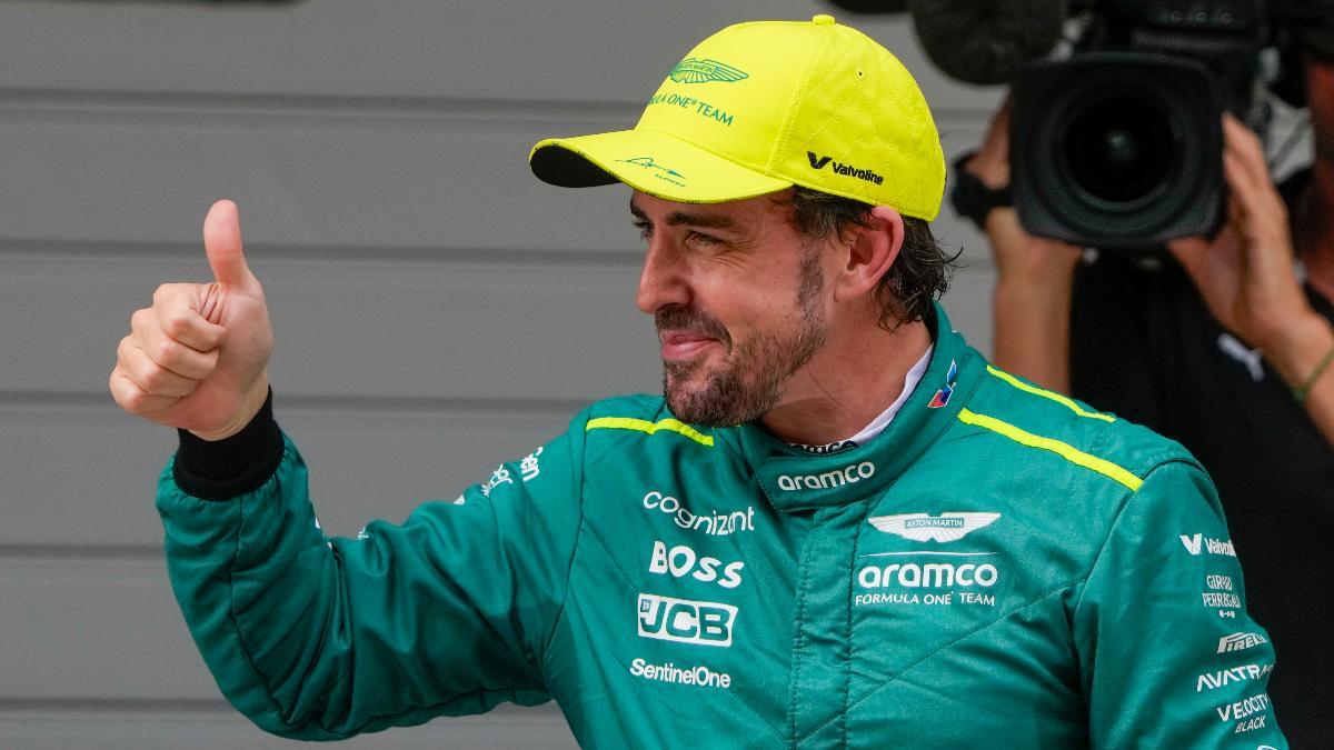 Alonso celebra su gran actuación en la 'qualy' de China