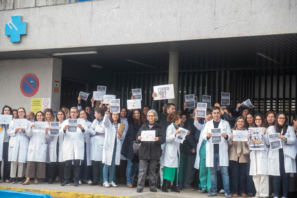 Protesta de médicos de A Coruña en el Chuac.