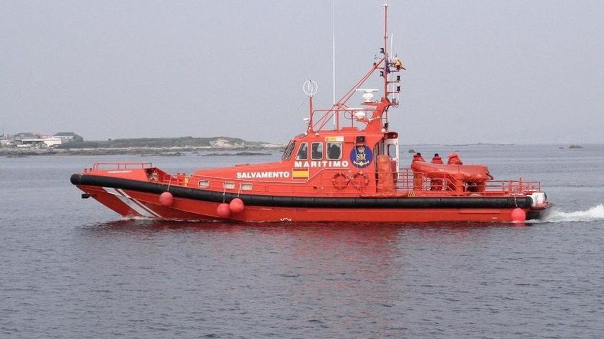 La embarcación &#039;Guardamar Concepción Arenal&#039; ha rescatado a los 46 ocupantes de una patera.