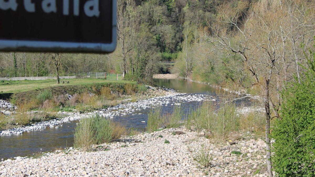 El río Nalón a su paso por La Chalana, en Laviana