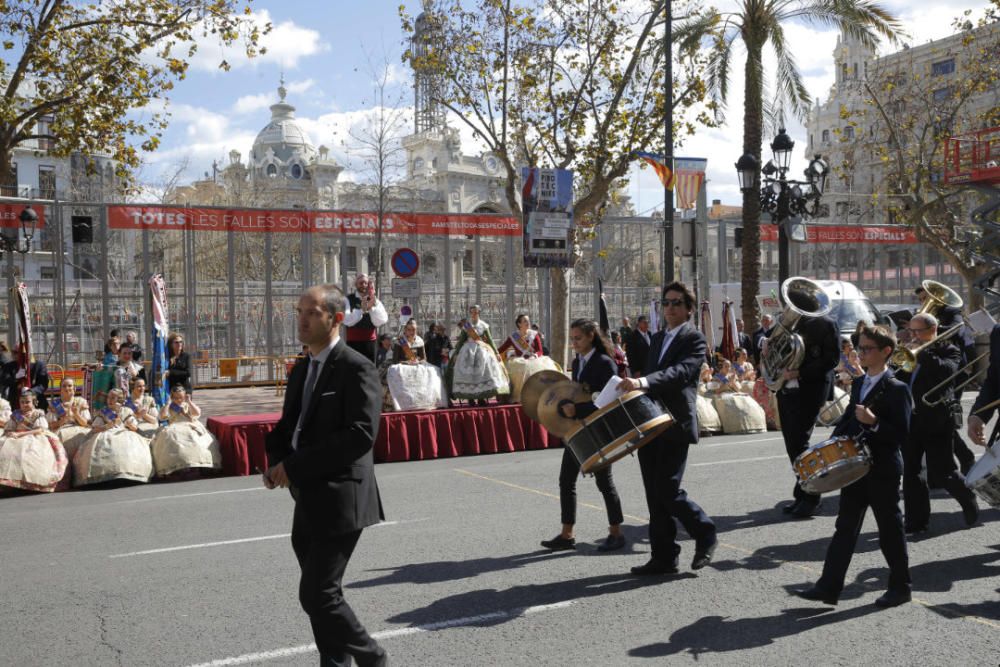 Búscate en el público de la mascletà del 1 de marzo