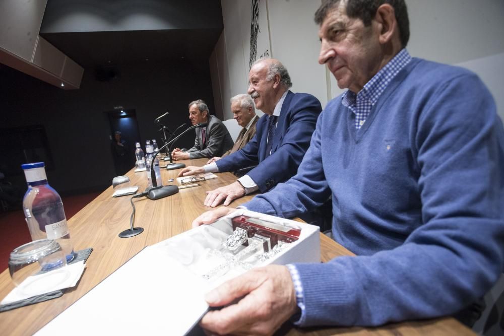 Vicente del Bosque participa en un acto con exjugadores del Oviedo