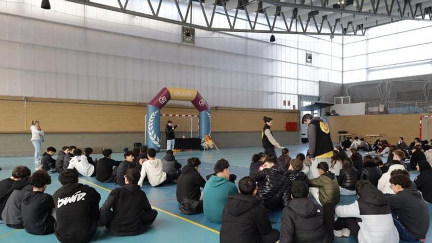 Un escape room de prevenció del consum de drogues i alcohol mobilitza prop de 300 alumnes a les portes del Carnaval de Roses