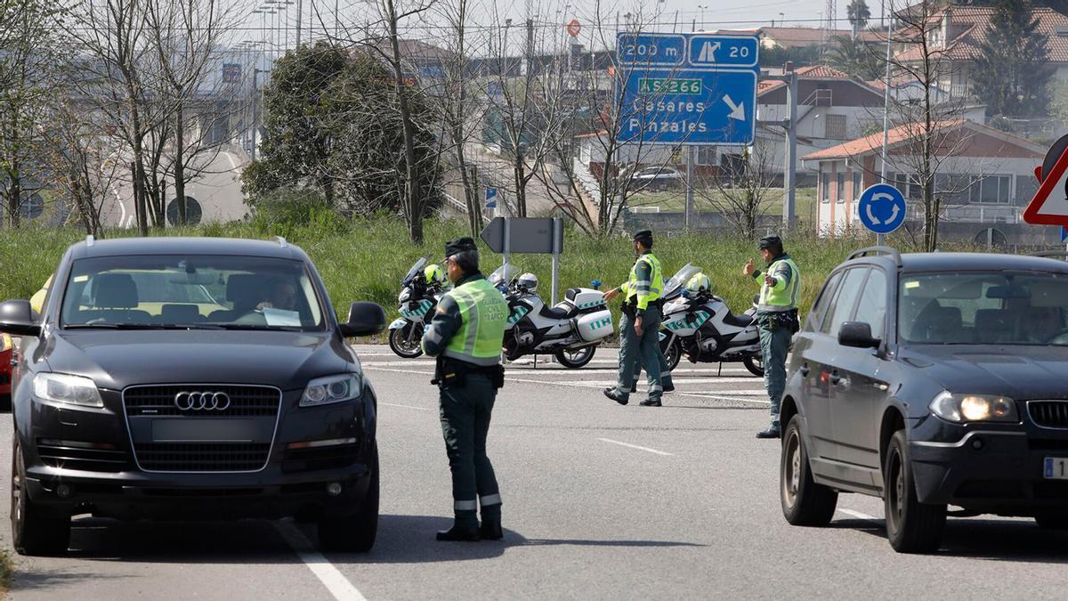 Control de la Guardia Civil en la AS II