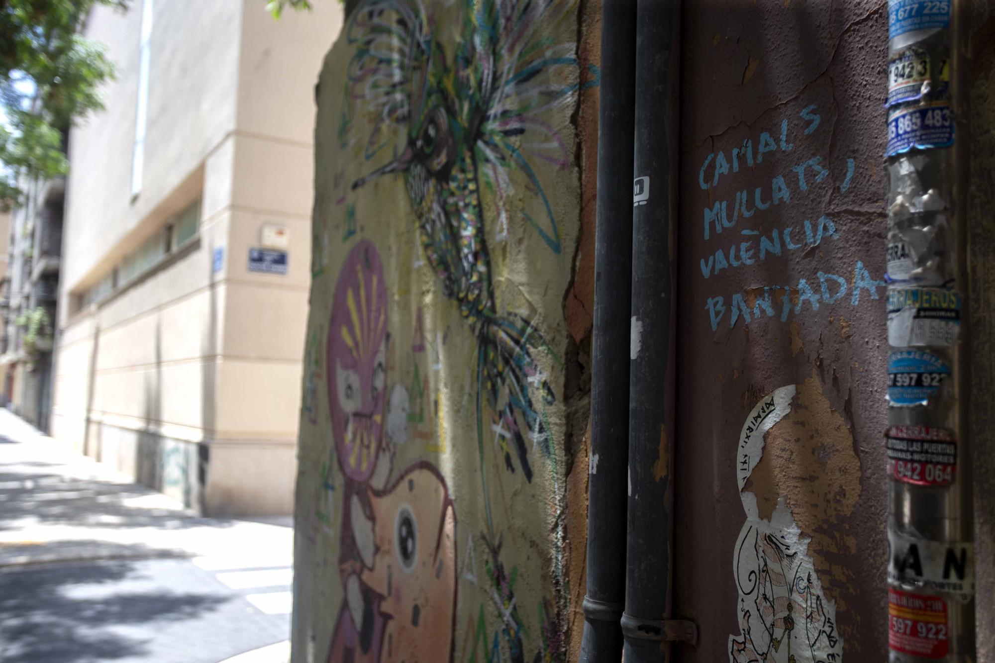 Las calles del barrio del Carmen son un museo repleto de arte.