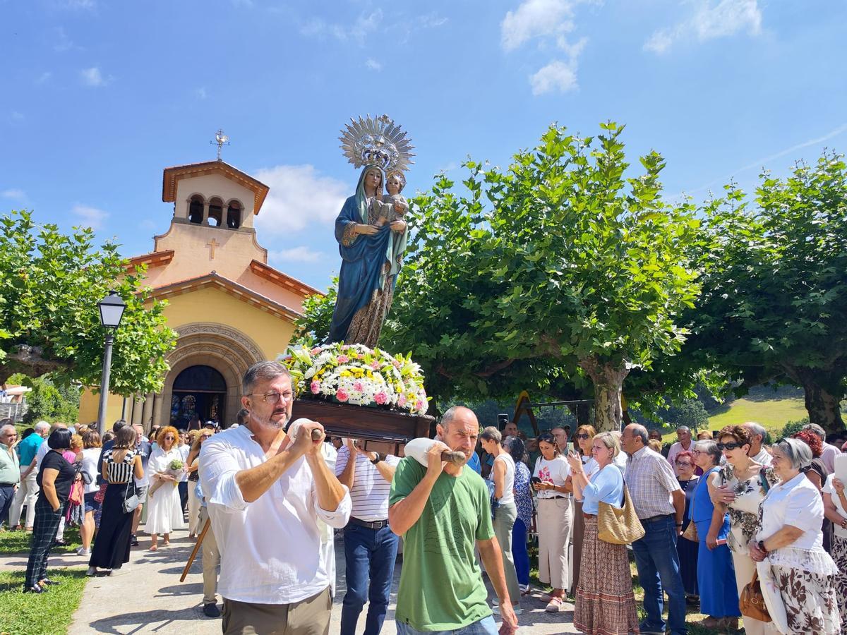 La procesión de Nuestra Señora de la Salud de Lieres, en imágenes