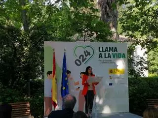 Opciones distintas para generaciones distintas: los jóvenes usan más el chat de prevención del suicidio y los adultos optan por el teléfono