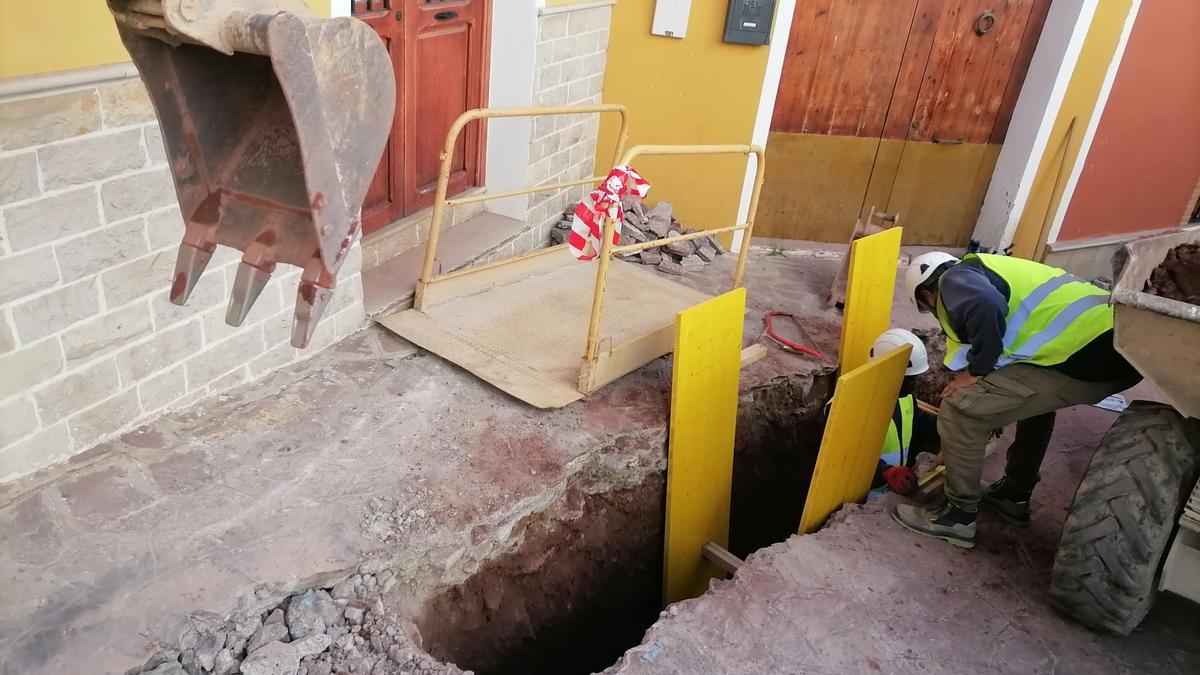 Obras en la calle San Joaquín de Serra.