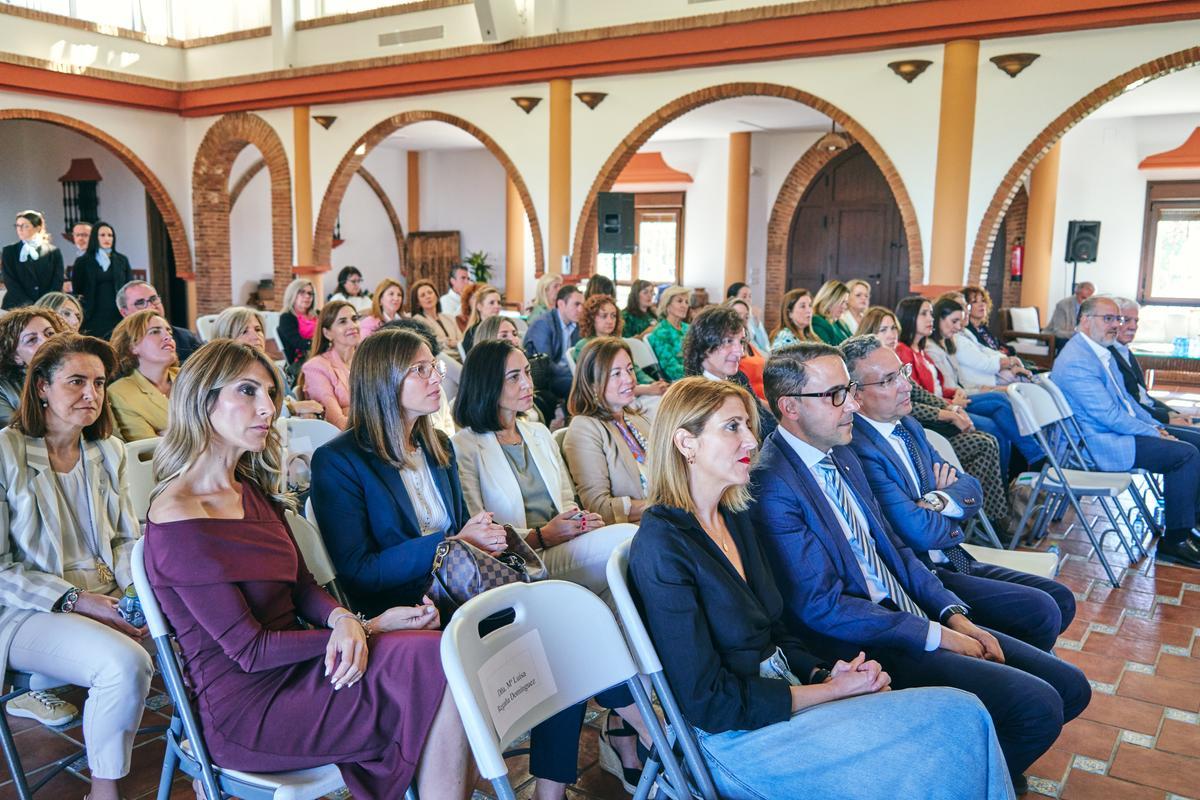 Salón de actos de la Finca El Toril, de Caja Rural de Extremadura, durante el encuentro sobre mujeres en el sector primario.