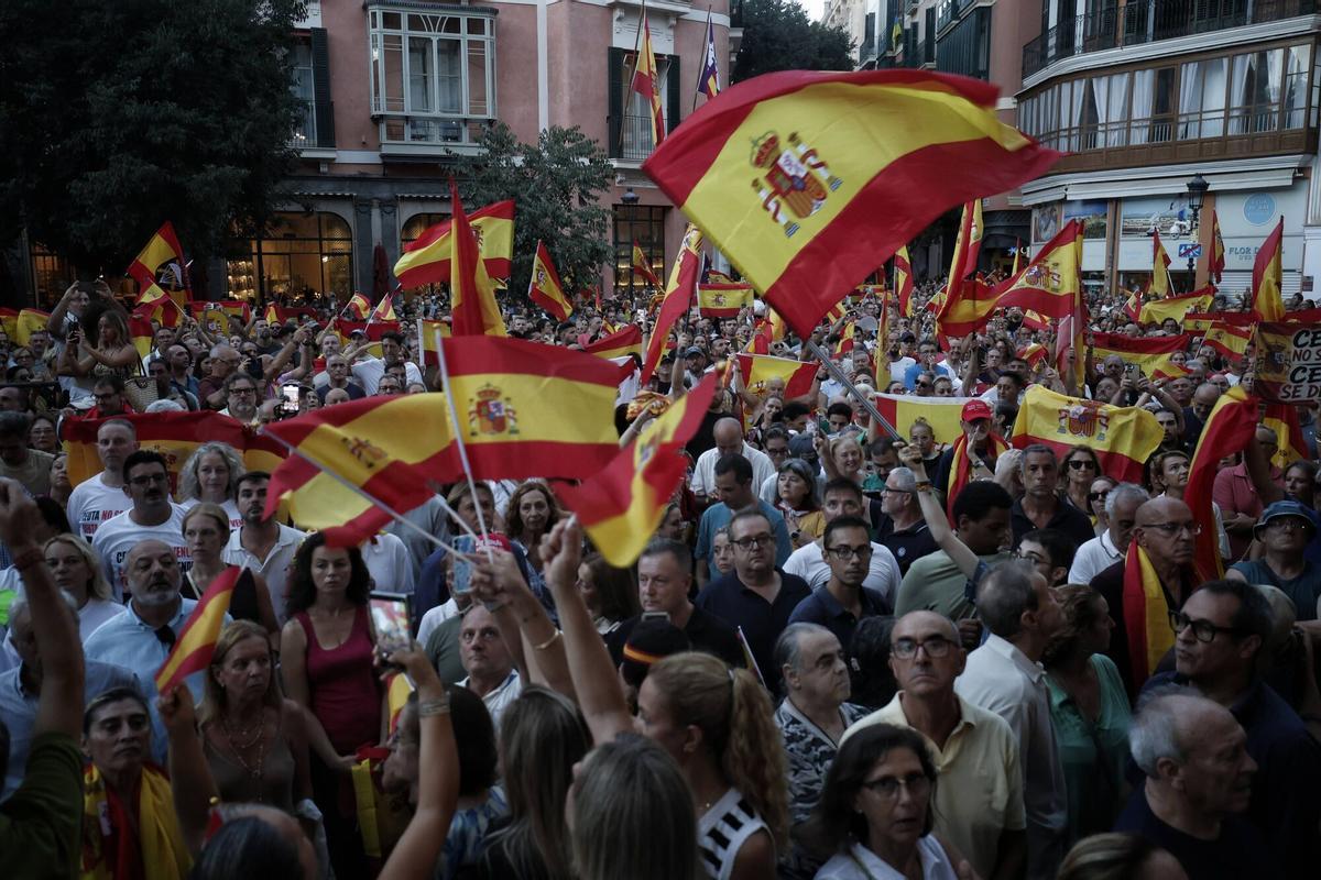 Imágenes de la manifestación en Cort, Palma, en apoyo a Ceuta