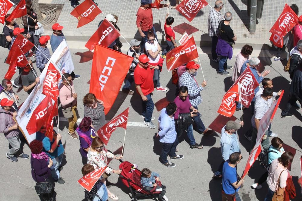 La reivindicación se concretó, durante la marcha por la avenida de España, en el grito «con [Albert] Rivera, no»