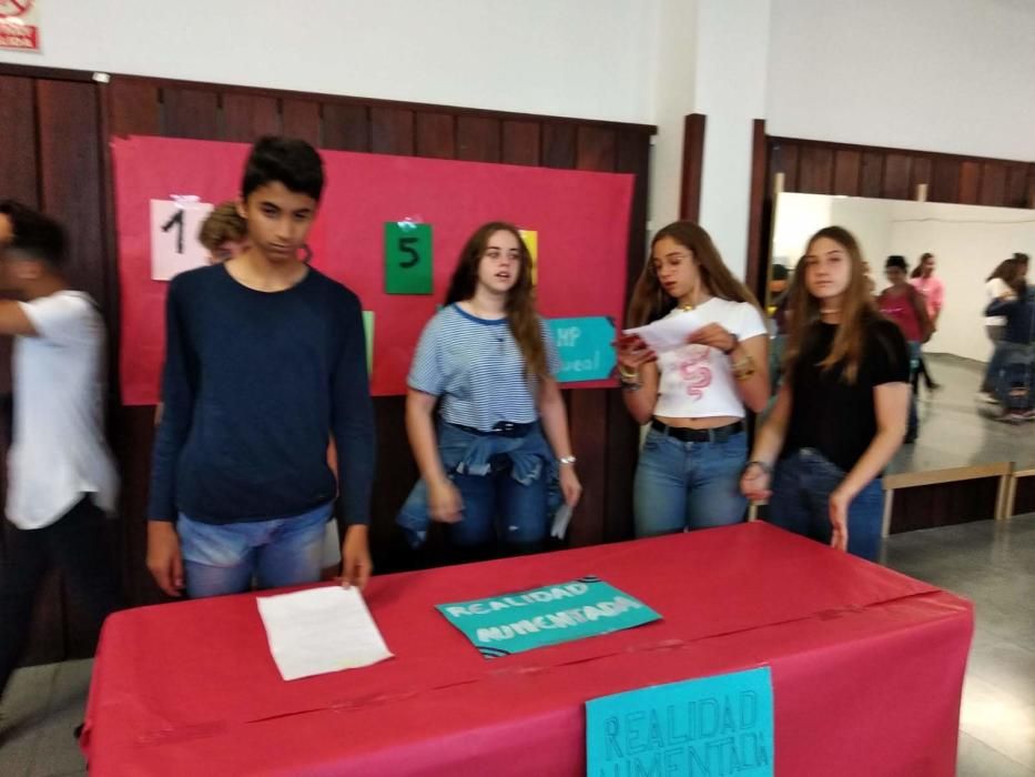 Feria de tecnología en el colegio Sagrat Cor