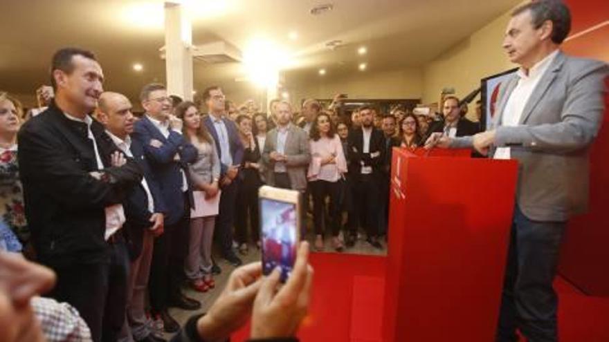 Puig y los alcaldes de Alicante y Elche junto a Zapatero en el cierre de la campaña de Susana Díaz en Alicante