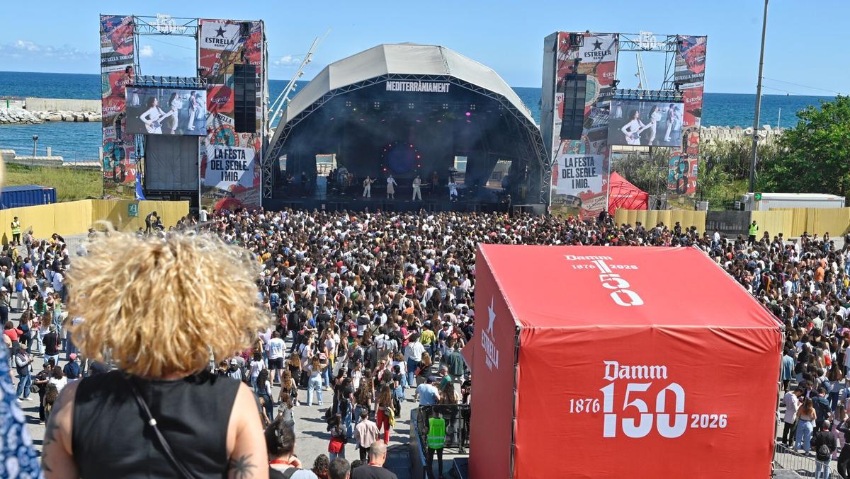 La fiesta del 150 aniversario de Damm llena el Parque del Fòrum
